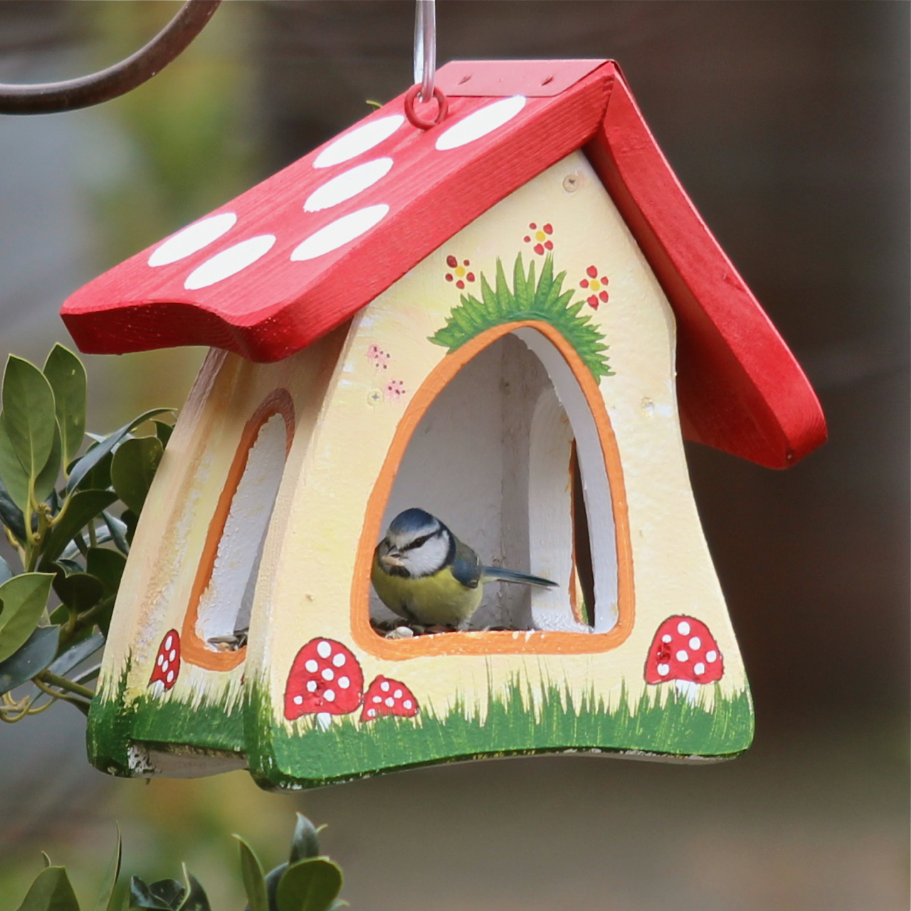 Vogelvilla Futterhaus Waldmotiv